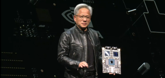 黄仁勋称计算成本降低让AI得以出现	，明年英伟达将推出Blackwell Ultra芯片  第1张